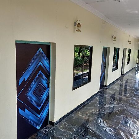 Hotel Green Park Jabalpur Bagian luar foto