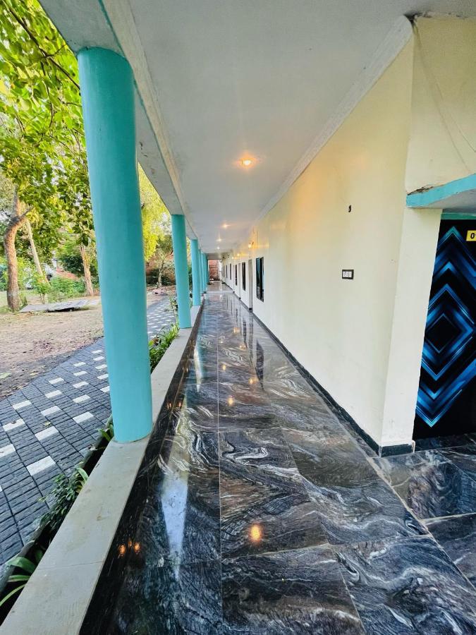 Hotel Green Park Jabalpur Bagian luar foto