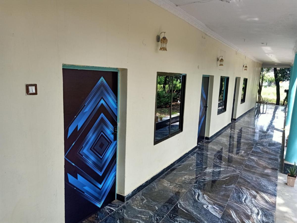 Hotel Green Park Jabalpur Bagian luar foto