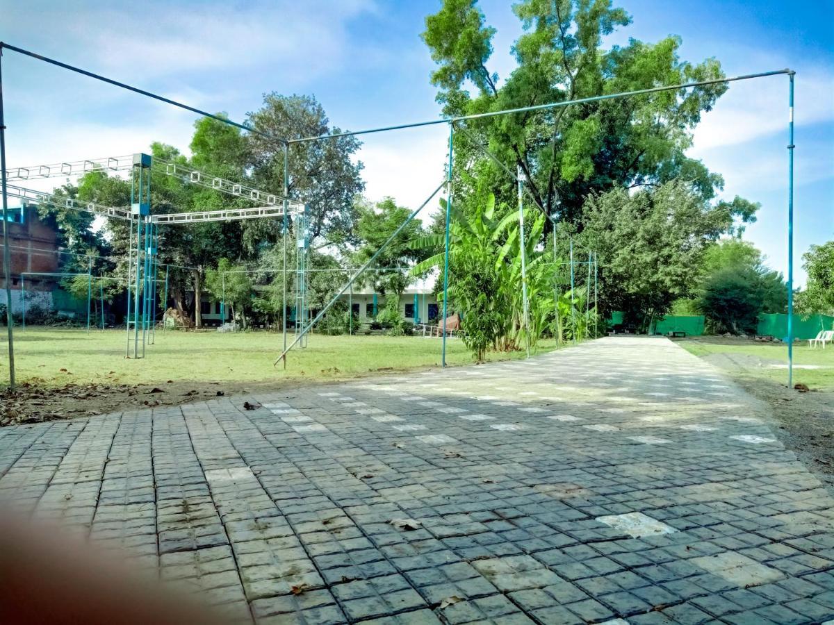 Hotel Green Park Jabalpur Bagian luar foto